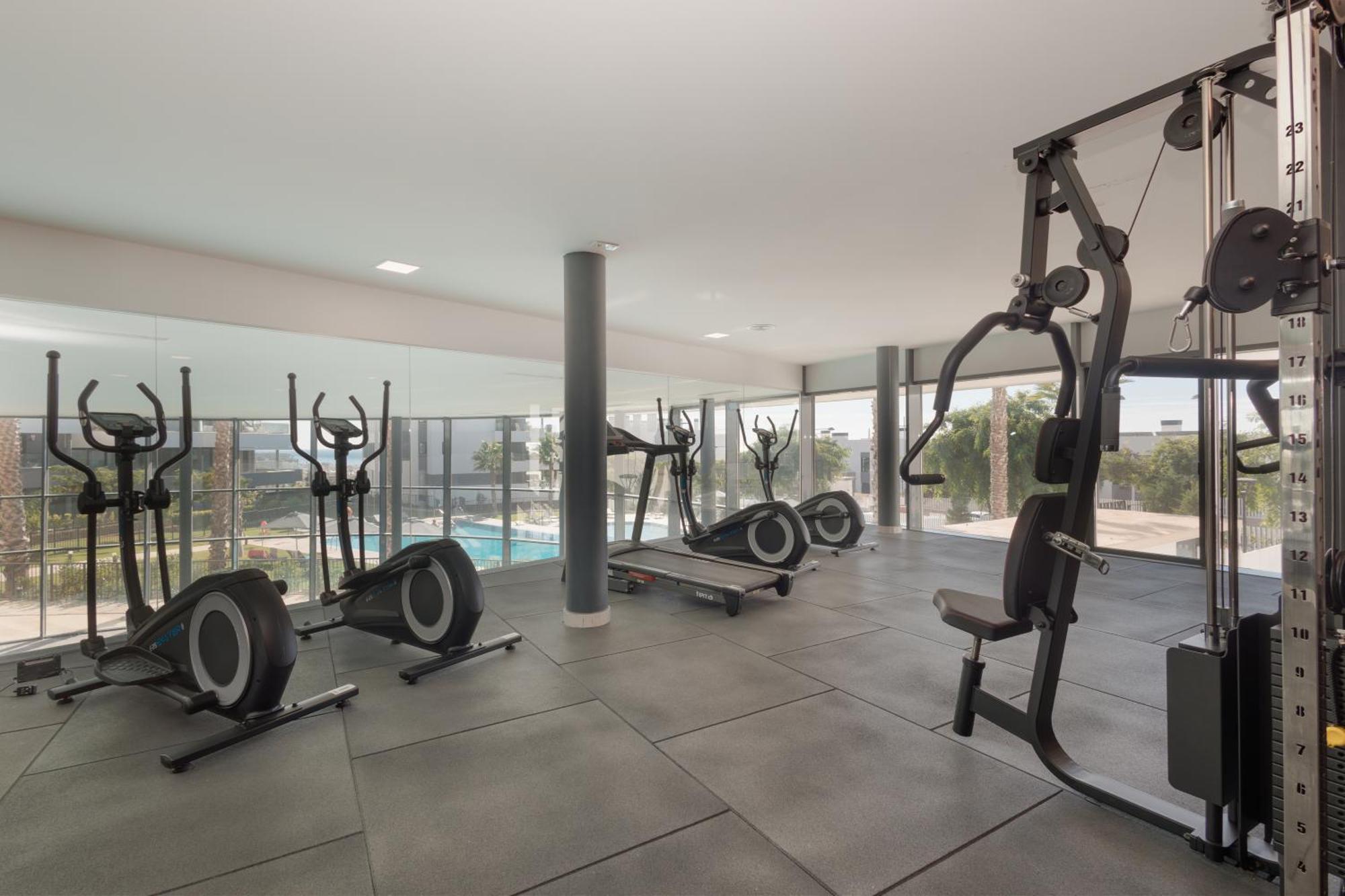 Luxurious 2 Bedroom Apartment Close To The Beach In Estepona Bagian luar foto