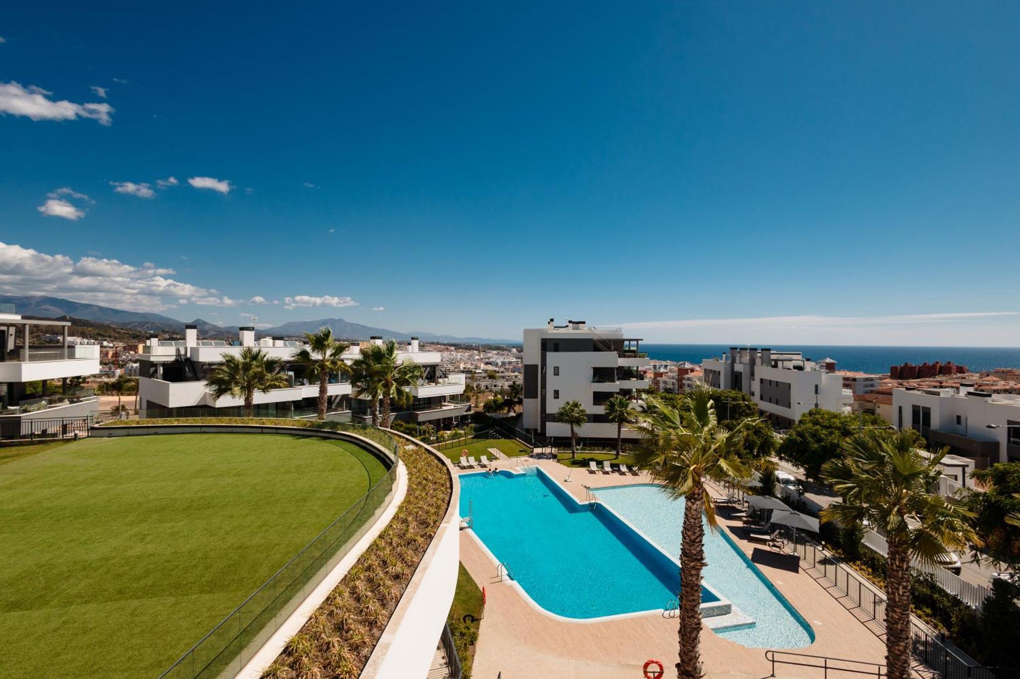 Luxurious 2 Bedroom Apartment Close To The Beach In Estepona Bagian luar foto