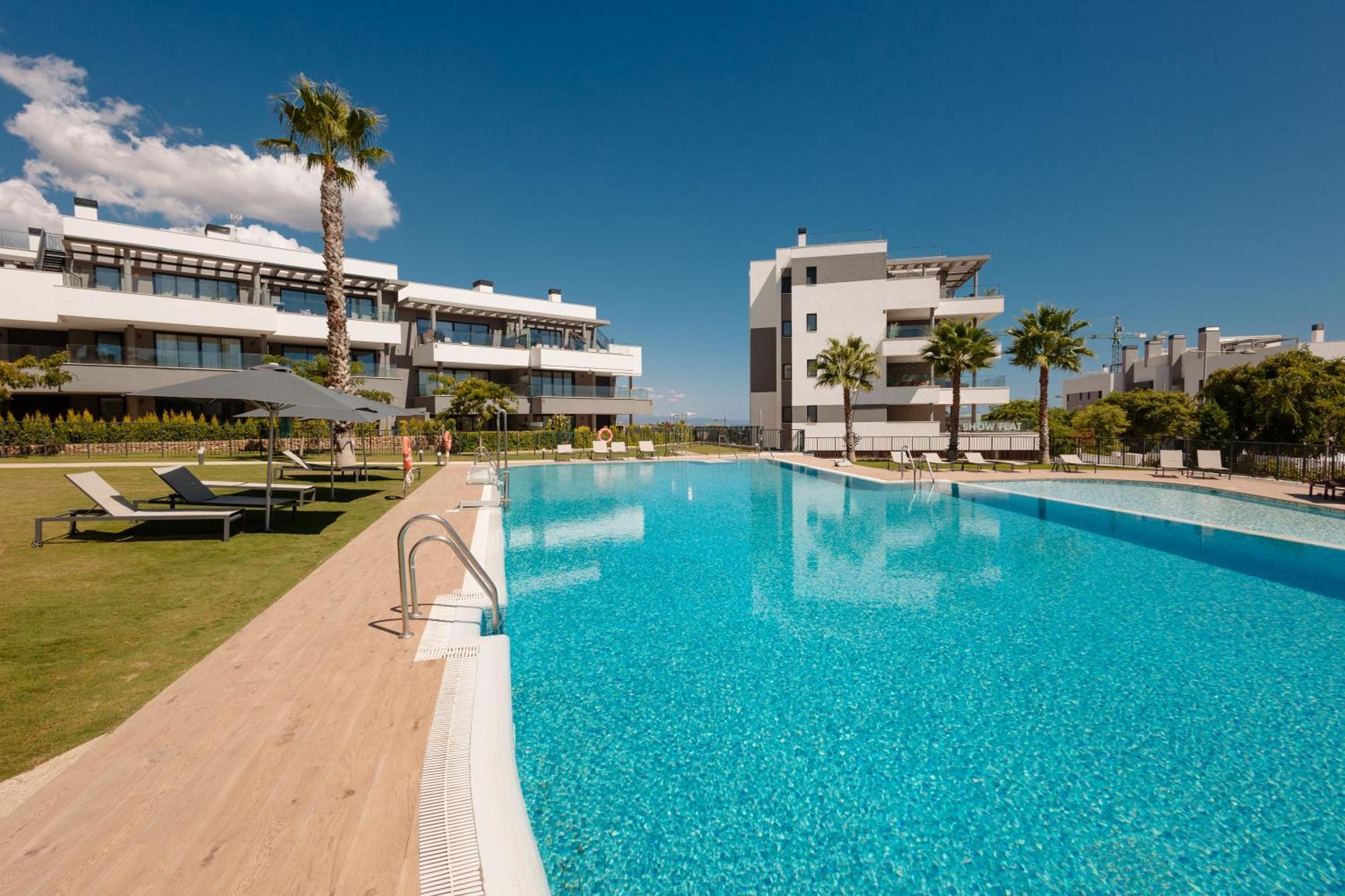Luxurious 2 Bedroom Apartment Close To The Beach In Estepona Bagian luar foto