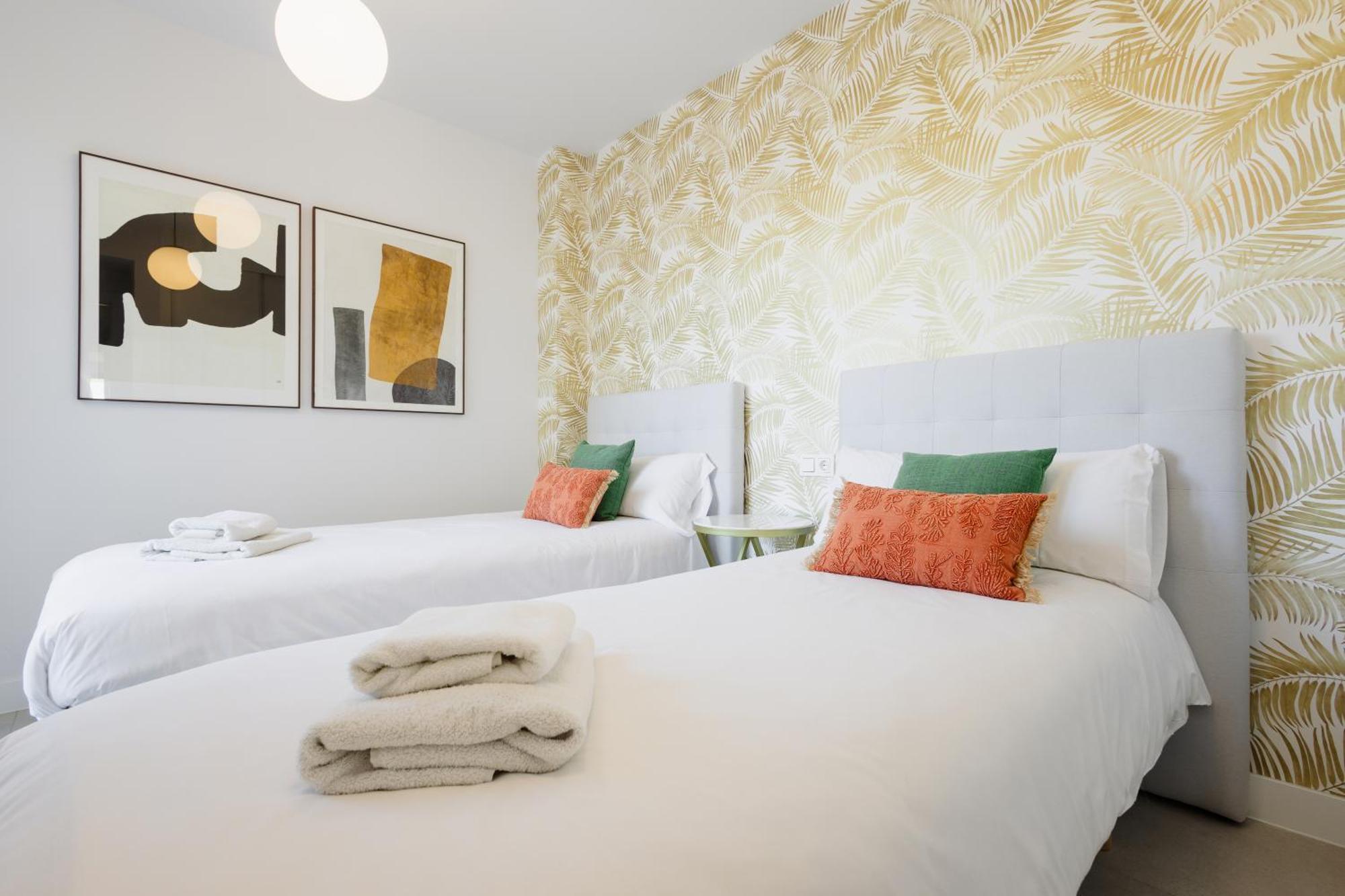 Luxurious 2 Bedroom Apartment Close To The Beach In Estepona Bagian luar foto