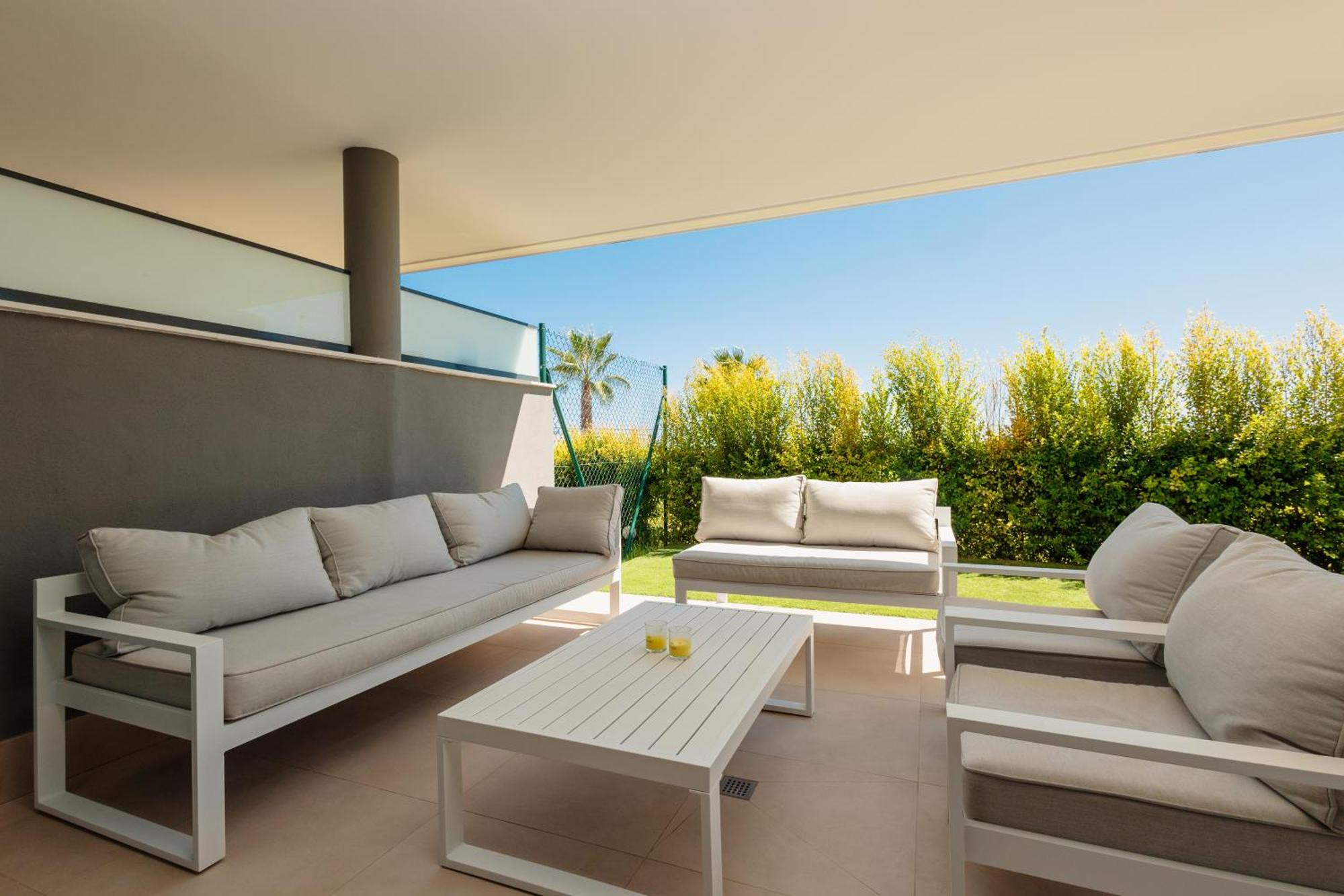Luxurious 2 Bedroom Apartment Close To The Beach In Estepona Bagian luar foto