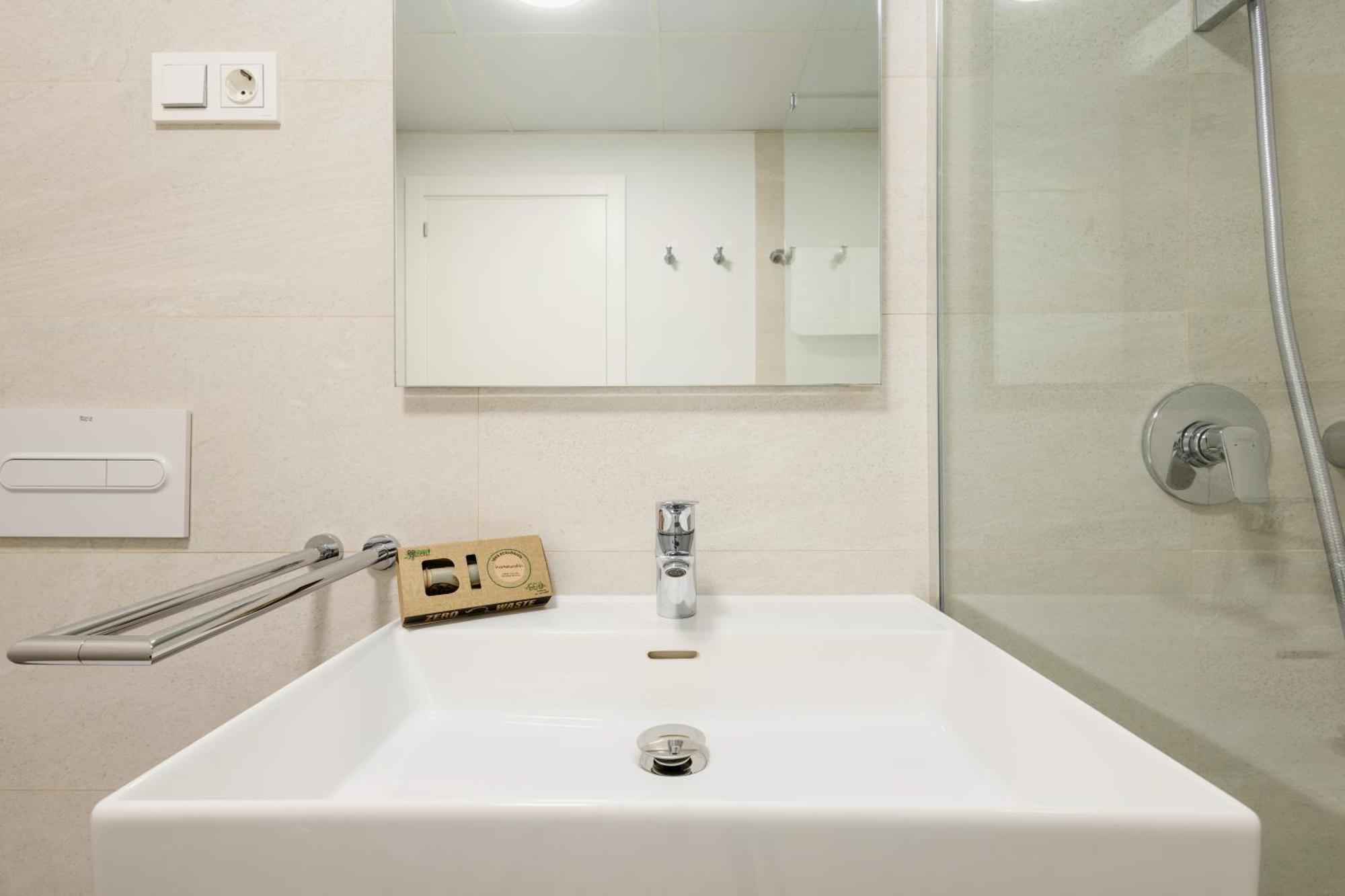 Luxurious 2 Bedroom Apartment Close To The Beach In Estepona Bagian luar foto