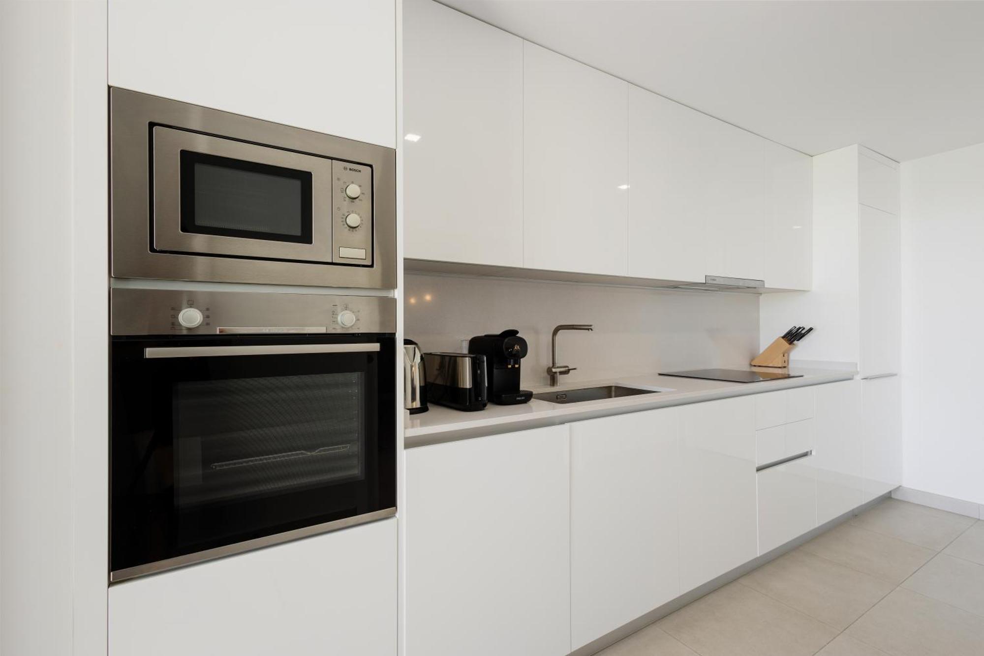 Luxurious 2 Bedroom Apartment Close To The Beach In Estepona Bagian luar foto