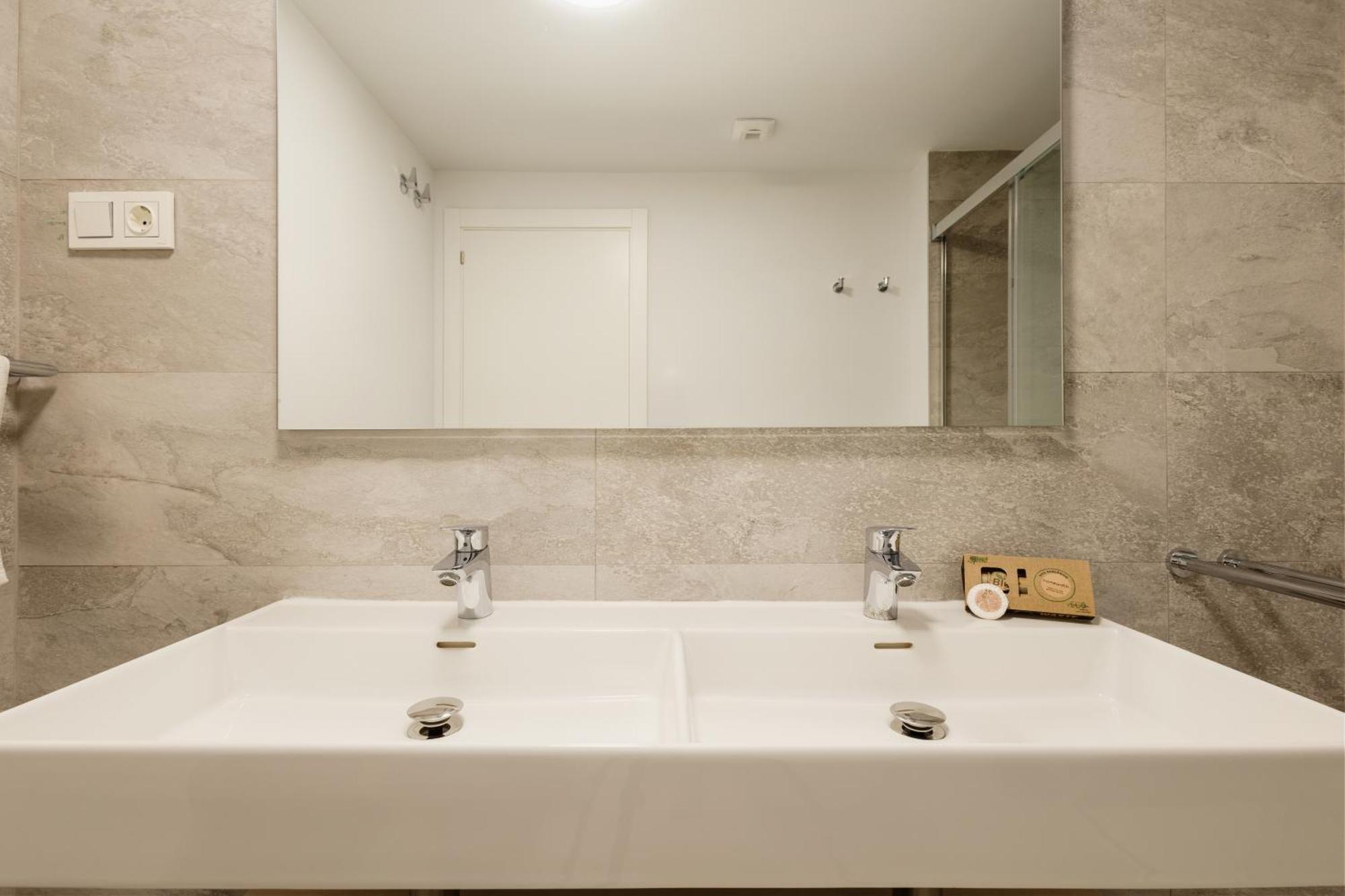 Luxurious 2 Bedroom Apartment Close To The Beach In Estepona Bagian luar foto